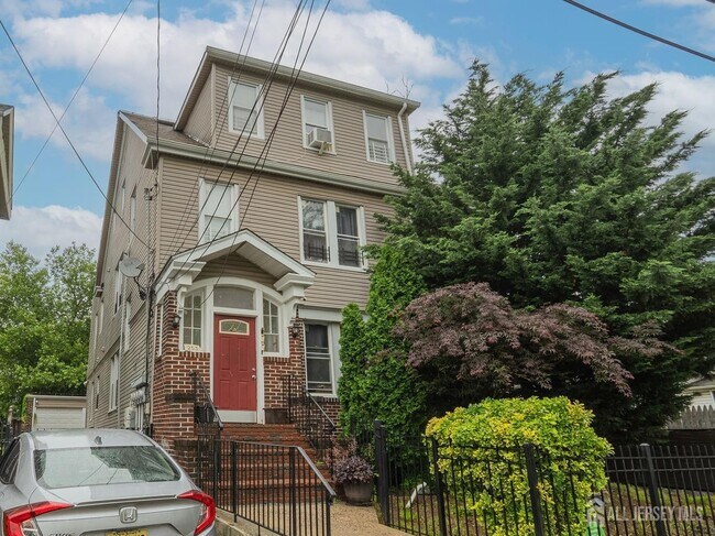 Foto del edificio - 253 Goldsmith Ave