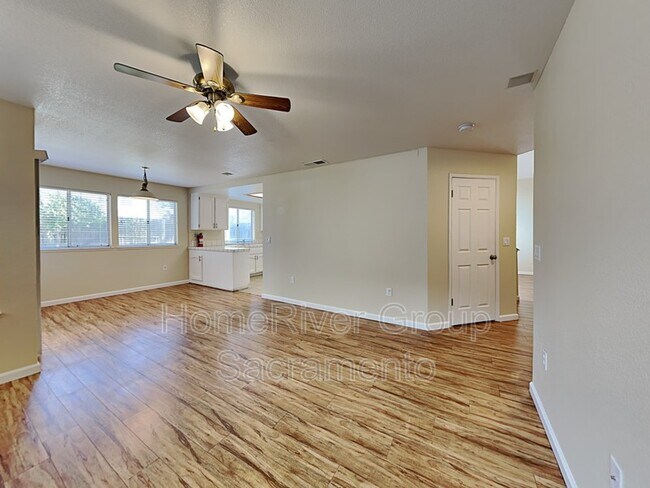 Building Photo - 8527 Sunnybrae Dr