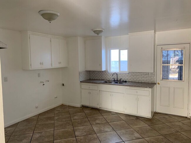 Foto del edificio - 13103 Kornblum Ave.