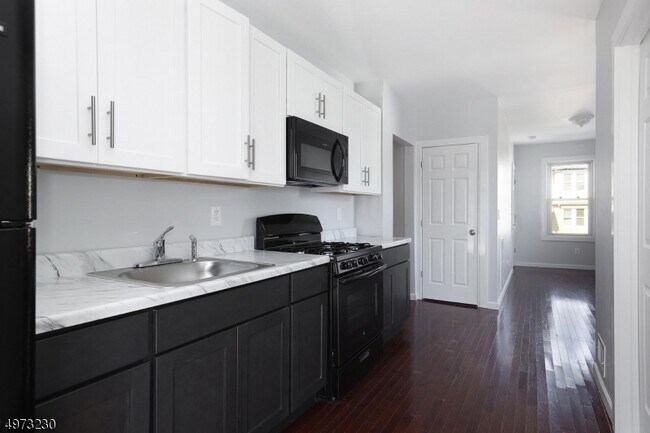 Foto del edificio - 814 Summer St