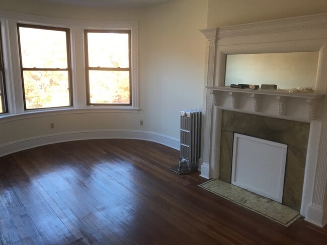 Building Photo - 1469 Beacon St