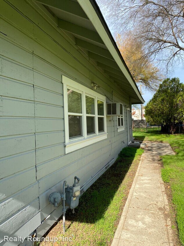 Primary Photo - 3 br, 1 bath House - 9059 Grove St