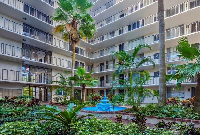 Building Photo - 2699 Seville Blvd