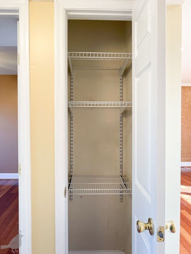 Building Photo - 3868 9th St SE