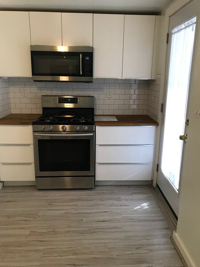 kitchen, extra storage - 1221 Tuolumne St