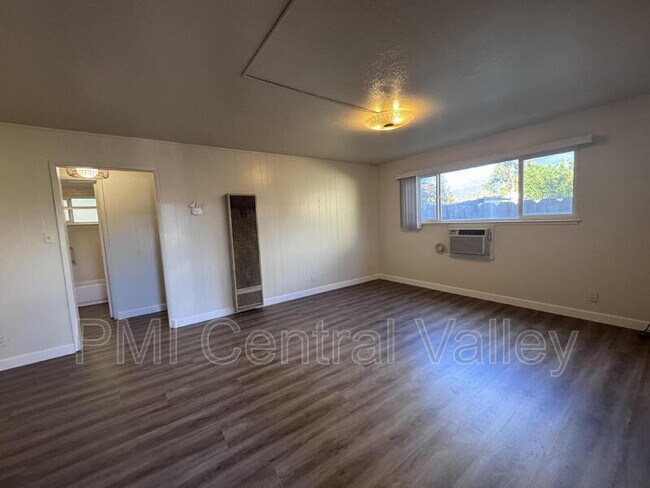 Foto del edificio - 117 E Grove St