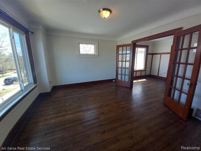 Foto del edificio - 1463 Beaconsfield Ave