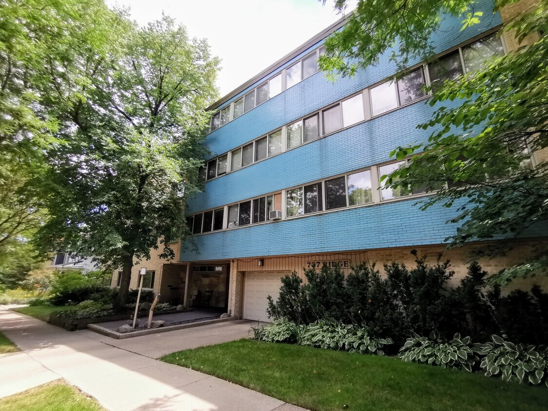 Foto principal - 737 Ridge Ave