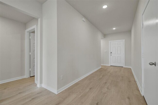 Building Photo - 160 Davis Mountain Dr