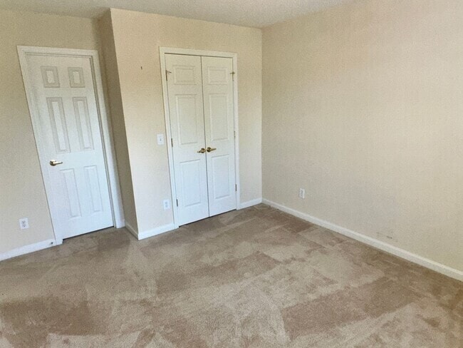 Building Photo - 2400 Huntscroft Ln