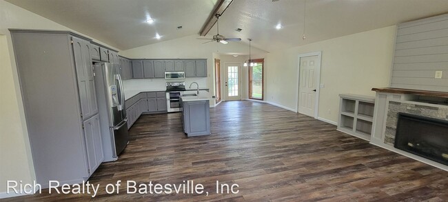 Building Photo - 3 br, 2 bath House - 521 Old Fort Road