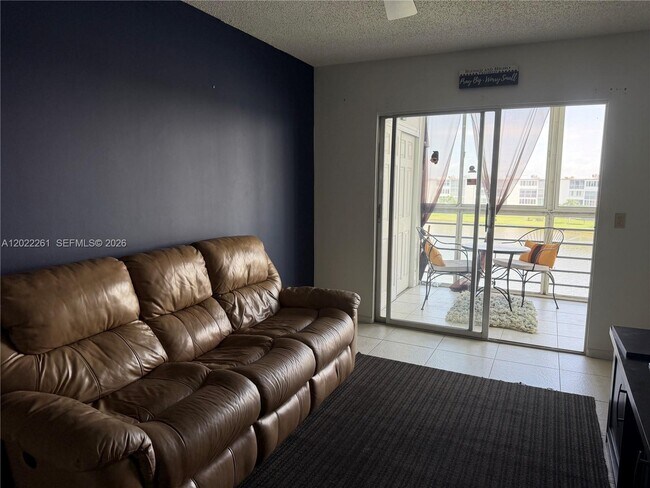 Foto del edificio - 4043 Cornwall C
