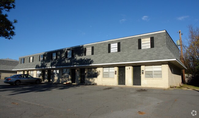 Foto del edificio - 3017 Parkway Dr