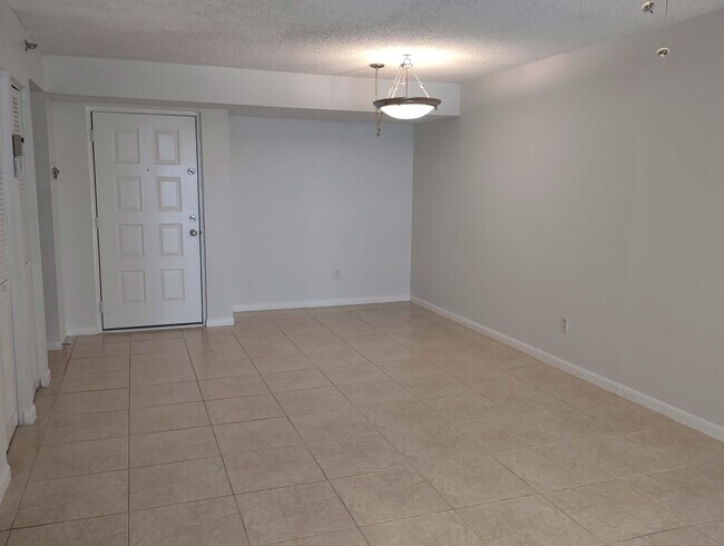 Building Photo - 2025 Lavers Cir