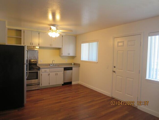 Building Photo - bedroom in Windsor CA 95492