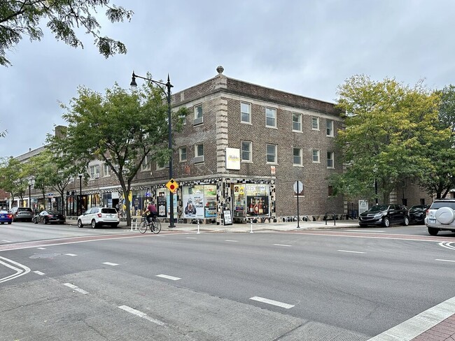Building Photo - 1555 W Hollywood Ave