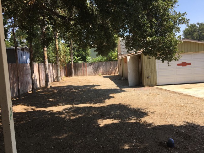 Foto del edificio - 128 N 8th Ave