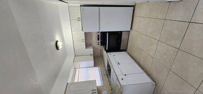 Building Photo - 5940 NW 16th Pl