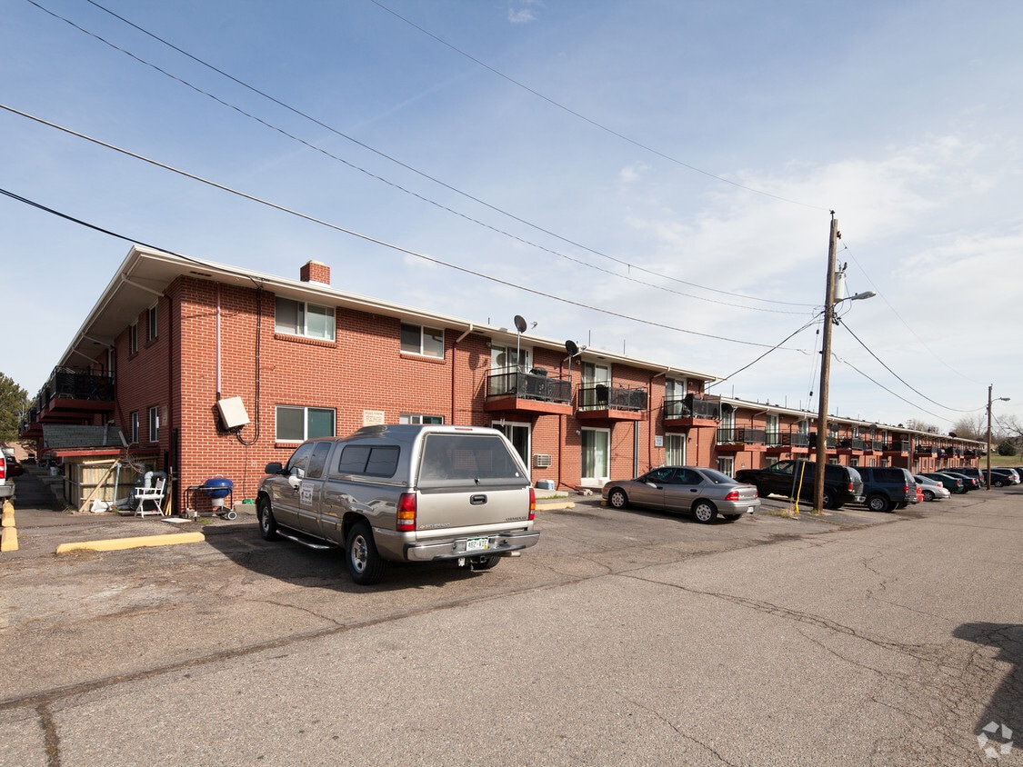 Exterior - Fenton Garden Apartments
