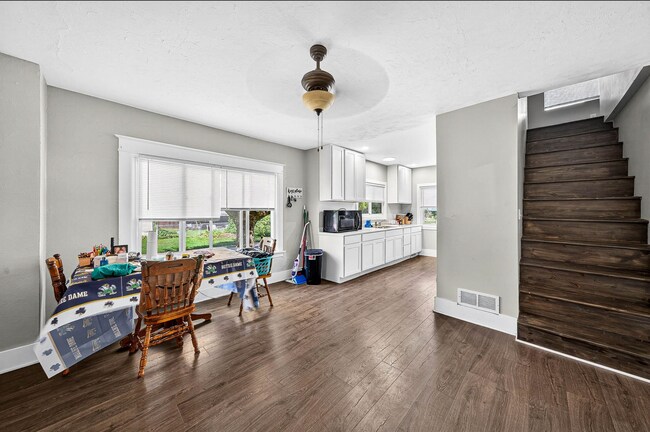 Building Photo - 1303 Sorin St