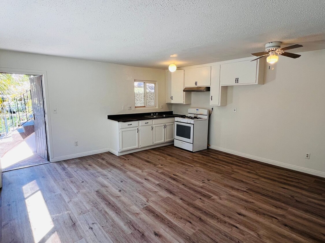 Primary Photo - S-4plex 2nd Ave