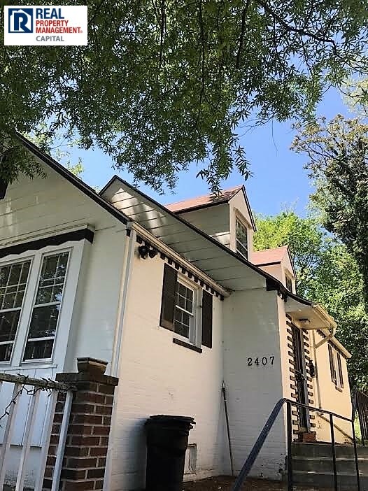 Building Photo - 2407 Fairhill Dr
