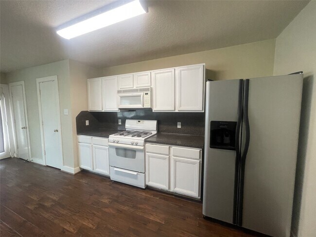 Building Photo - 20806 Settlers Lake Cir