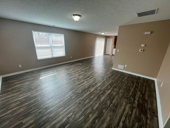 Building Photo - 807 Glenway Dr