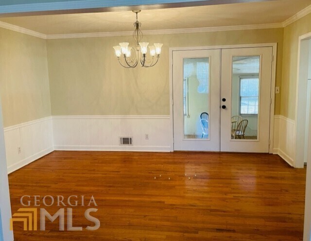 Building Photo - 4395 Maple Dr