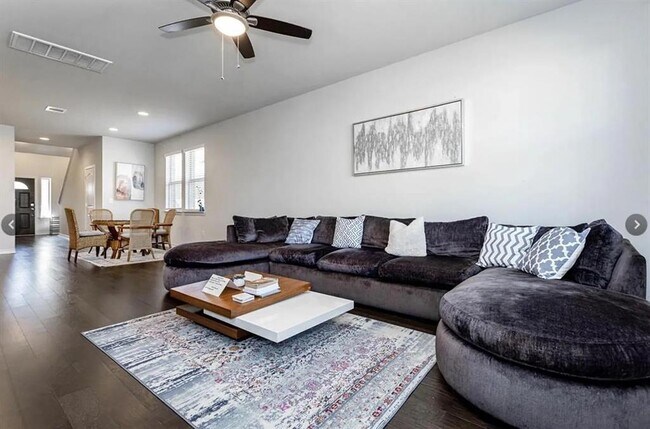 Building Photo - 7516 Saginaw Dr