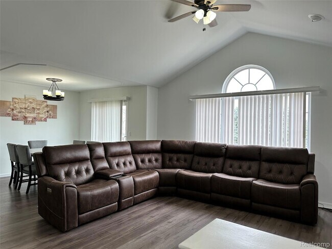 Foto del edificio - 16508 Radison Dr