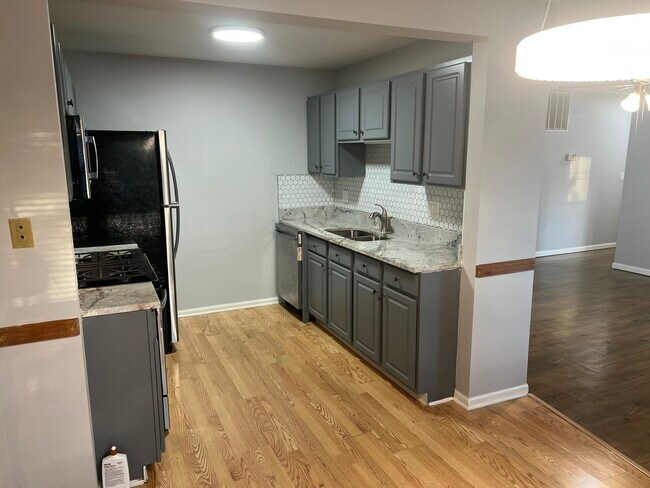 Building Photo - 1147 N Red Oak Cir