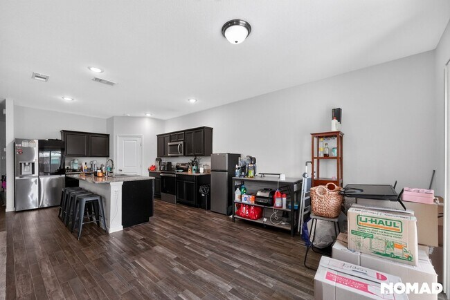 Foto del edificio - 318 Dove Creek Ln