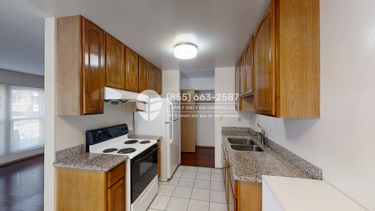 Primary Photo - 1528 Oxford St