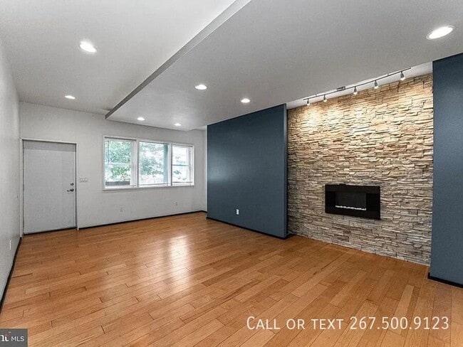 Building Photo - 907 N 5th St
