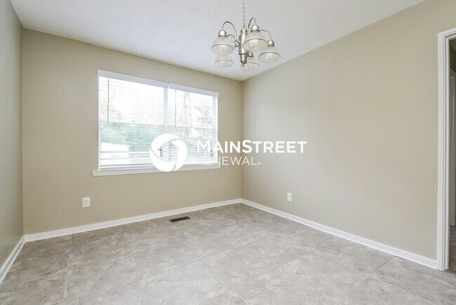 Building Photo - 2 Bedroom Pet-Friendly Home in Birmingham, AL with Main Street Renewal