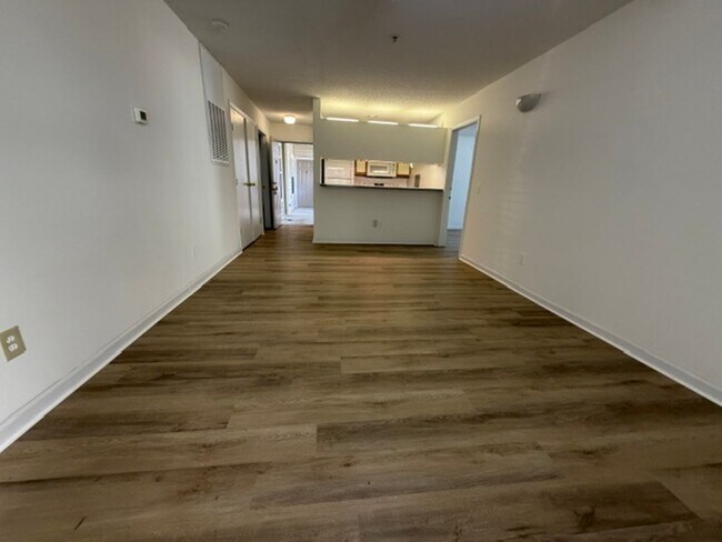 Foto del edificio - 1511-101 GRADUATE LN