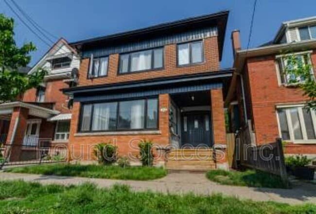 Building Photo - 32 Sherman Ave S