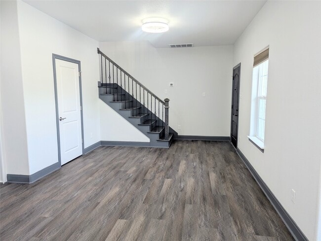 Building Photo - 1028 Francis Dr