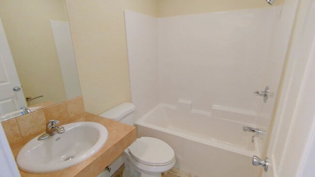 Building Photo - 2 bedroom 1 bath single level home