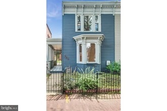 Building Photo - 729 10th St NE
