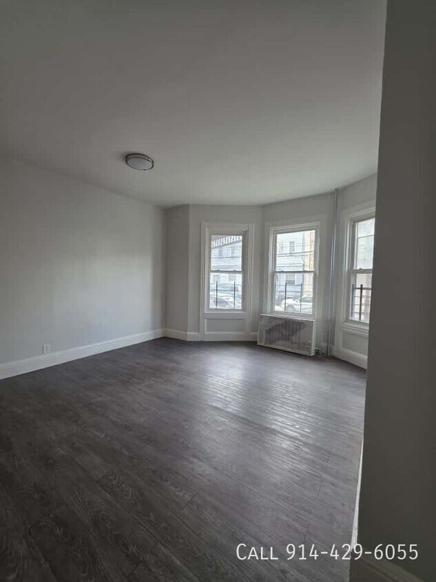 Primary Photo - 136 Hawthorne Ave