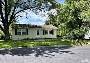 Building Photo - 2505 Glenn Dr