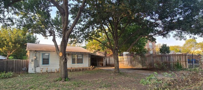 Foto del edificio - 5635 Millar Dr