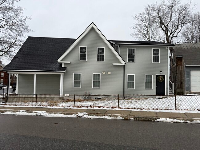 Foto del edificio - 18 S Main St