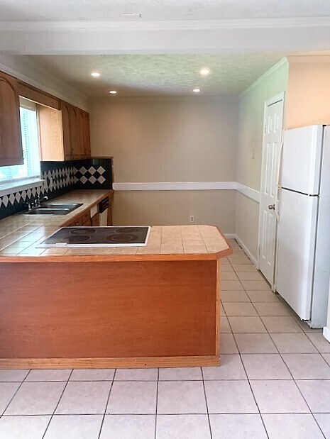 Building Photo - 575 Aberdeen Dr