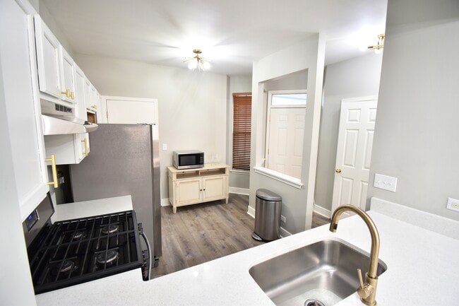 Building Photo - 5618 Elizabeth Pl