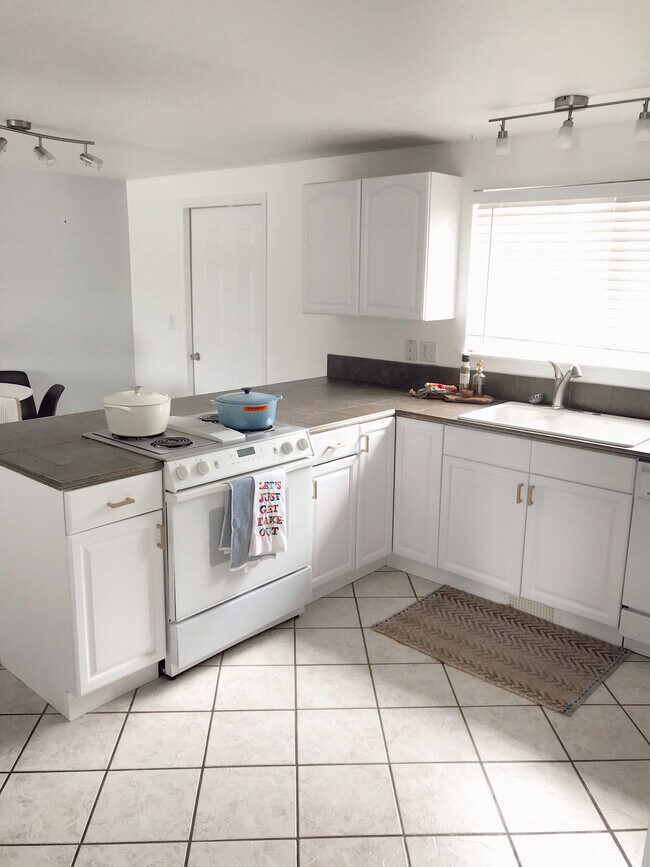 Foto del edificio - 820 Bourdeaux Dr