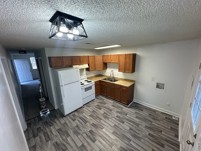 Building Photo - 1143 N Graycroft Ave