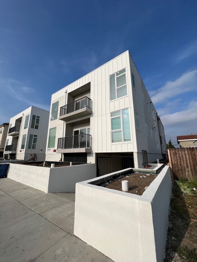 Foto principal - 5132 Cahuenga Blvd